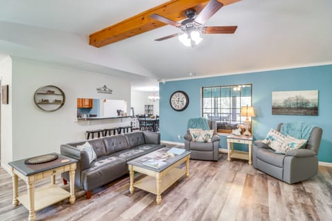 Fairfield Bay Home On Golf Course w/ Fenced Yard! House in Fairfield Bay