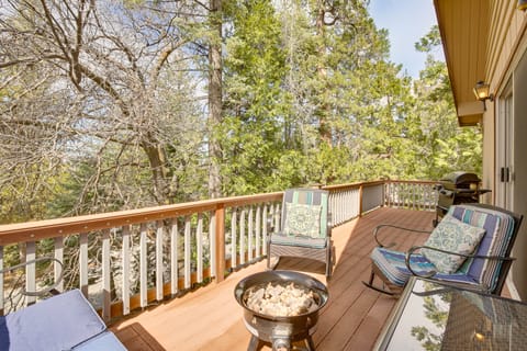 Woodsy Lake Arrowhead Cabin w/ Fire Pit Table House in Lake Arrowhead