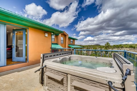 Scenic Alto Getaway w/ Mountain Views & Hot Tub! House in Alto