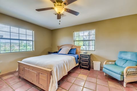 Cozy Alto Cabin w/ Grill & Mtn Views: 2 Mi to Lake House in Alto