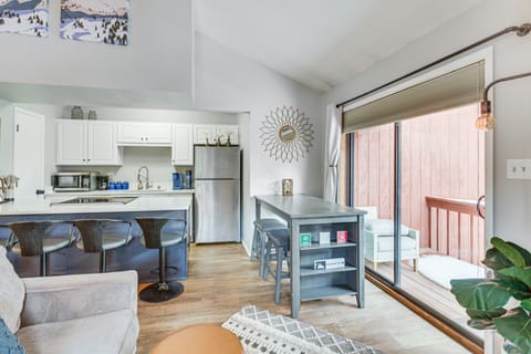 Cozy Angel Fire Condo - Walk to Ski Lift! Apartment in Angel Fire