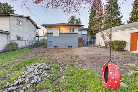 Charming Auburn Home: 15 Mi to Downtown Tacoma! House in Auburn