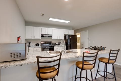 5 Mi to Razorback Greenway: Cozy Fayetteville Home House in Fayetteville