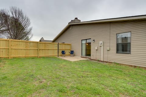 5 Mi to Razorback Greenway: Cozy Fayetteville Home House in Fayetteville