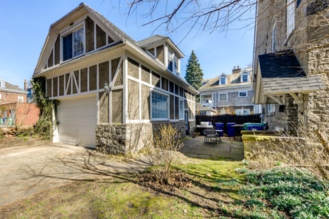 Cozy Niagara Falls Cottage w/ Gas Grill + Patio! Cottage in Niagara Falls