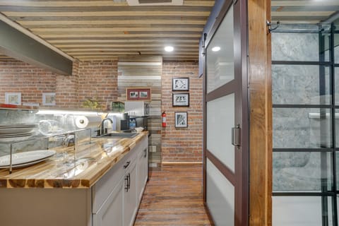 Historic Texarkana Studio Rental: Walk to Downtown Apartment in Texarkana