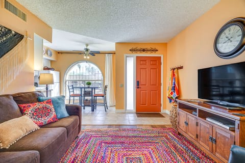 Charming Green Valley Townhome w/ Community Pool! Apartment in Green Valley