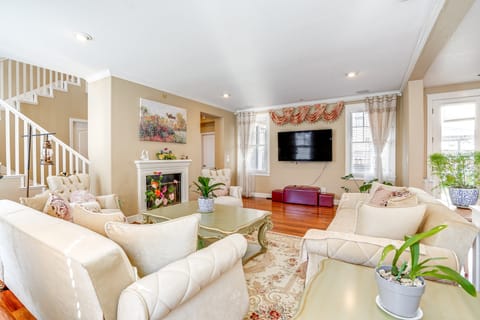 Luxe Bay View Home Near SF, Berkley & Napa Valley House in Hercules