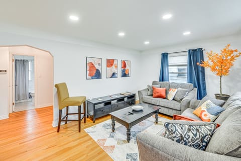 'The Maple Tree' Home: 14 Mi to Downtown Cleveland House in Cleveland Heights