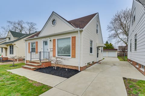 'The Maple Tree' Home: 14 Mi to Downtown Cleveland House in Cleveland Heights
