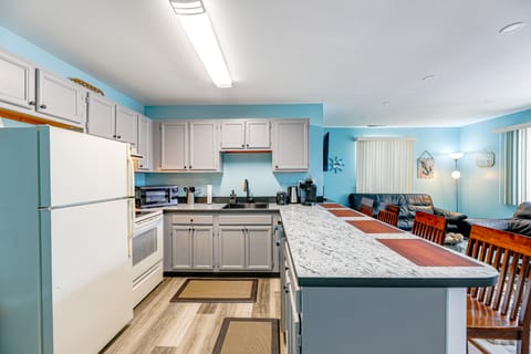 2 Blocks to Boardwalk! Ocean City Family Retreat Apartment in Ocean City