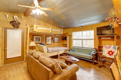 Cozy Riverfront Cabin ~ 2 Mi to Main Street Hardy House in Hardy