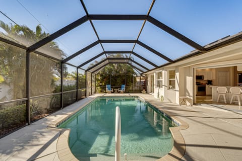 Beachy Port Charlotte Home w/ Hot Tub & Pool! House in Port Charlotte