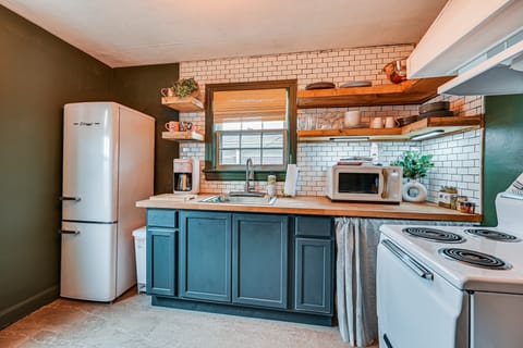 Chic Elizabethtown Apartment: Walk to Downtown! Apartment in Elizabethtown