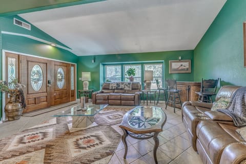 Charming Home w/ Patios, Near Ruidoso Downs Casino House in Ruidoso