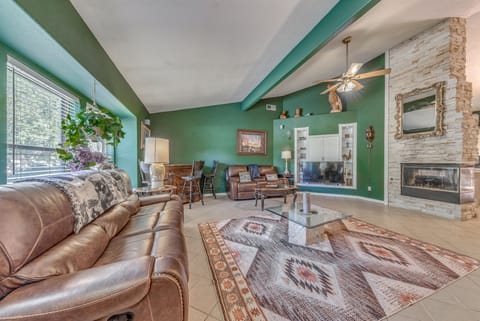 Charming Home w/ Patios, Near Ruidoso Downs Casino House in Ruidoso