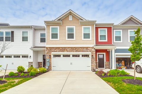 Pool Access & Beach Shuttle: Millville Townhome! Apartment in Sussex County