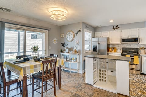 3 Mi to Boat Ramp: Osage Beach Condo w/ Grill! Apartment in Osage Beach