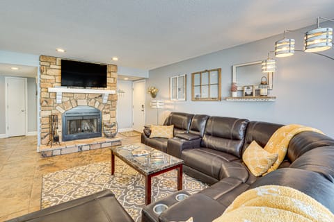 3 Mi to Boat Ramp: Osage Beach Condo w/ Grill! Apartment in Osage Beach