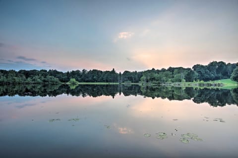 Pet-Friendly Tobyhanna Escape Near Hiking & Skiing House in Coolbaugh Township