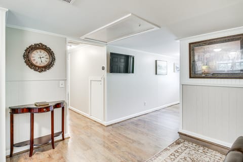 Garden-View Balcony! Dtwn Aiken Apt Near Augusta Apartment in Aiken