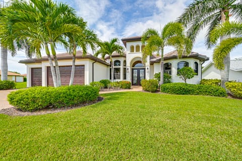 Lanai w/ Heated Pool at Cape Coral Escape! House in Cape Coral