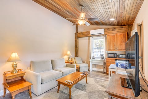 Tranquil Suite w/ Porch < 2 Mi to Cedar Lakes! House in Florida