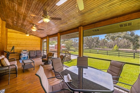 Tranquil Suite w/ Porch < 2 Mi to Cedar Lakes! House in Florida