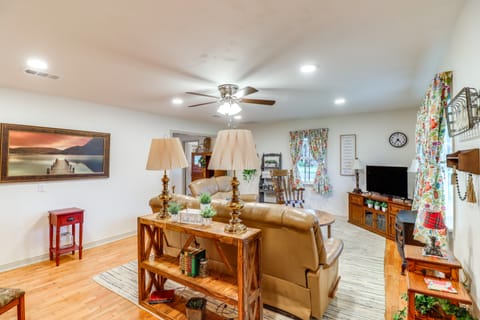 Historic Greers Ferry Home < 2 Mi to Shiloh Marina House in Greers Ferry Lake