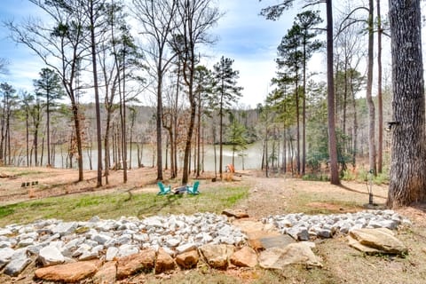 Waterfront Seneca Cabin ~ 4 Mi to Boat Launch! House in Lake Keowee