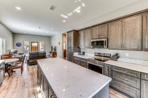 Peaceful Riverside Home w/ Patio, 7 Mi to Downtown House in Riverside