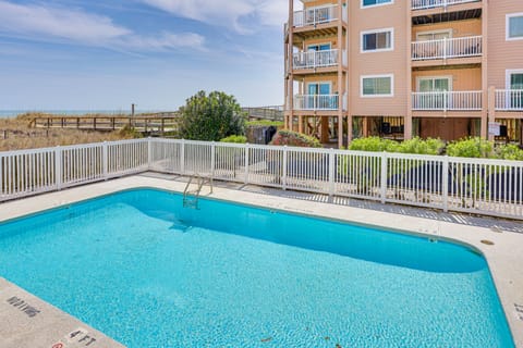 Carolina Beach Condo w/ Balcony & Ocean Access! Apartment in Carolina Beach