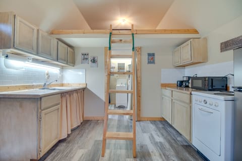 Countryside Tiny Home in Cameron ~ 5 Mi to Poteau! Apartment in Arkansas