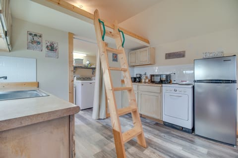 Countryside Tiny Home in Cameron ~ 5 Mi to Poteau! Apartment in Arkansas