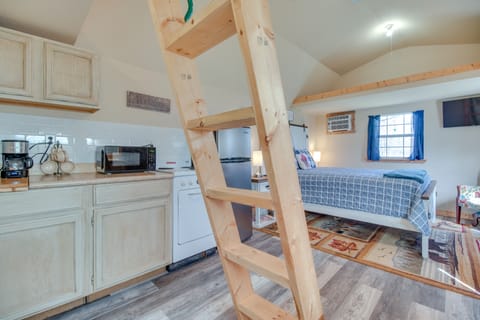 Countryside Tiny Home in Cameron ~ 5 Mi to Poteau! Apartment in Arkansas