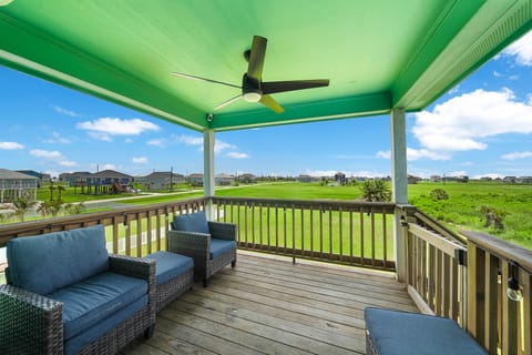 3 Blocks to the Beach! Peaceful Galveston Getaway House in Hitchcock