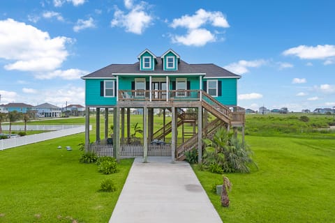 3 Blocks to the Beach! Peaceful Galveston Getaway House in Hitchcock