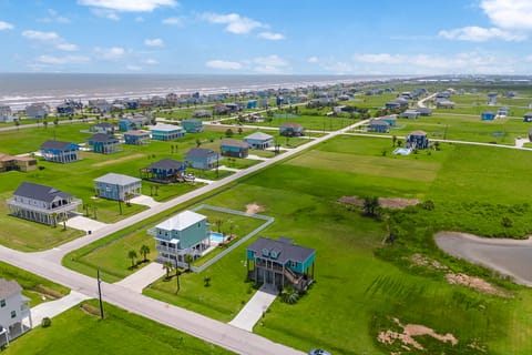 3 Blocks to the Beach! Peaceful Galveston Getaway House in Hitchcock