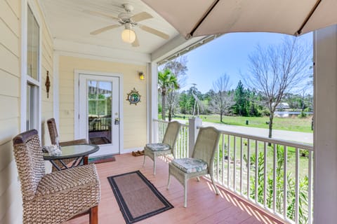 Lovely Carrabelle Home w/ Lake Views & Pool Access House in Carrabelle