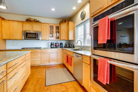 Spacious South Bend Home - Walk to Notre Dame! House in South Bend