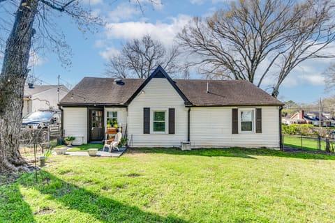 Columbia Cottage w/ Patio: 1 Mi to Downtown! Cottage in Columbia