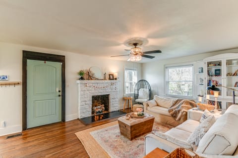 Columbia Cottage w/ Patio: 1 Mi to Downtown! Cottage in Columbia