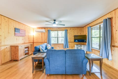 Lakefront Keystone Heights Cottage w/ Private Dock Cottage in Florida