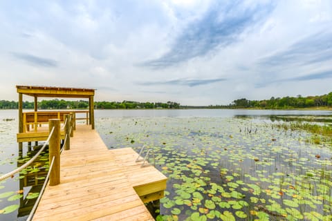 Lakefront Keystone Heights Cottage w/ Private Dock Cottage in Florida