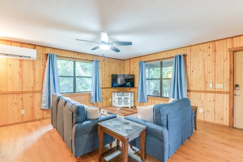 Lakefront Keystone Heights Cottage w/ Private Dock Cottage in Florida