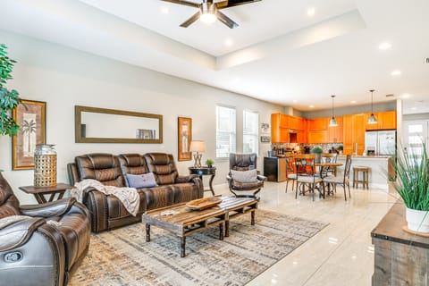 Tampa Home w/ Fire Pit, Yard, Cornhole + More! House in Tampa