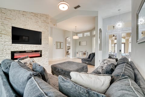 Game Room, Pool & Spa: Disney Area Getaway! House in Haines City