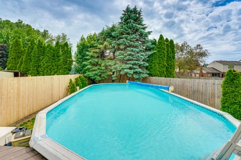 Sterling Heights Getaway w/ Fire Pit! House in Sterling Heights