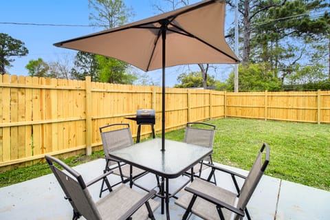 Inviting Savannah Home w/ Yard: 3 Mi to Downtown! House in Savannah