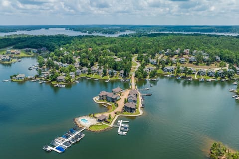 Balcony + Community Perks: Lake Martin Condo! Apartment in Lake Martin